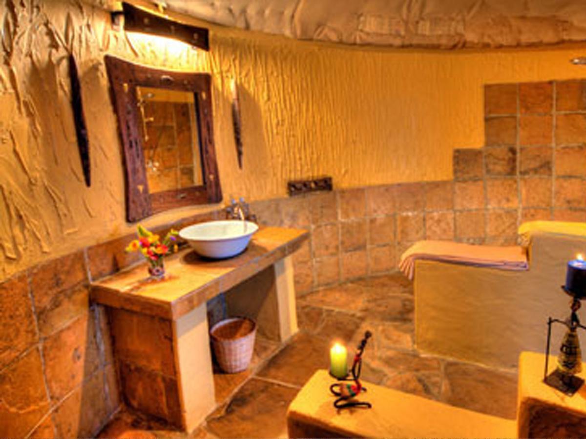 Rhino Watch Safarilodge Mweiga Quarto foto